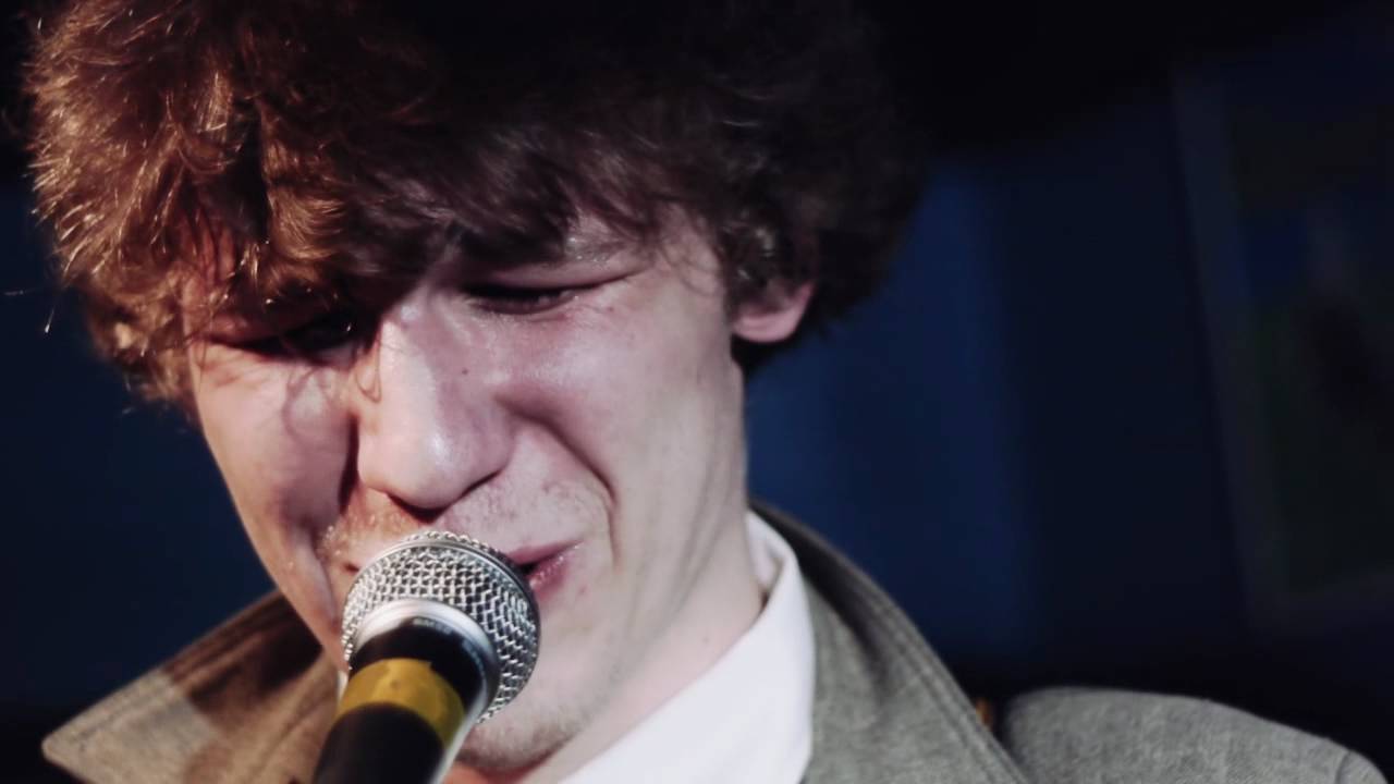 Nepilngadīgā Anna - Rudens (live in Aptieka 05.04.2012)