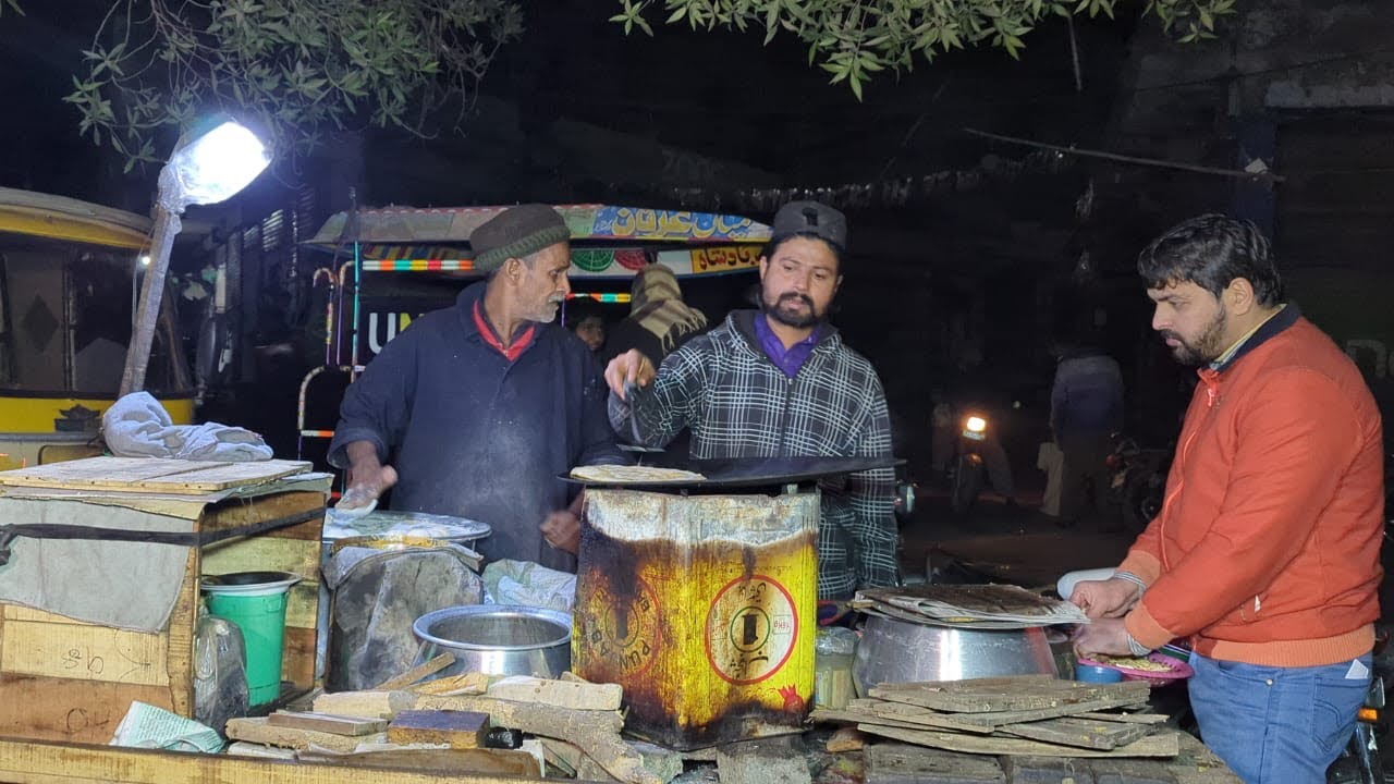 ONLY RS 70/- ASIAN PURE DESI😍PUNJABISTREET FOOD DHABA☺️ | ALOO SAAG PARATHA 🫓 | PAKISTANI STREET 😍