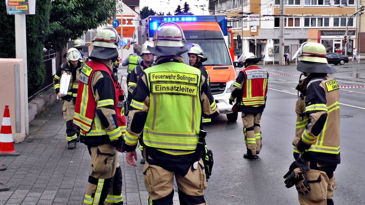 [UNFALL MIT BIOETHANOL BEIM GRILL ANZÜNDEN | SOLINGEN] - Zwei verletzte Personen & RTH im Einsatz -