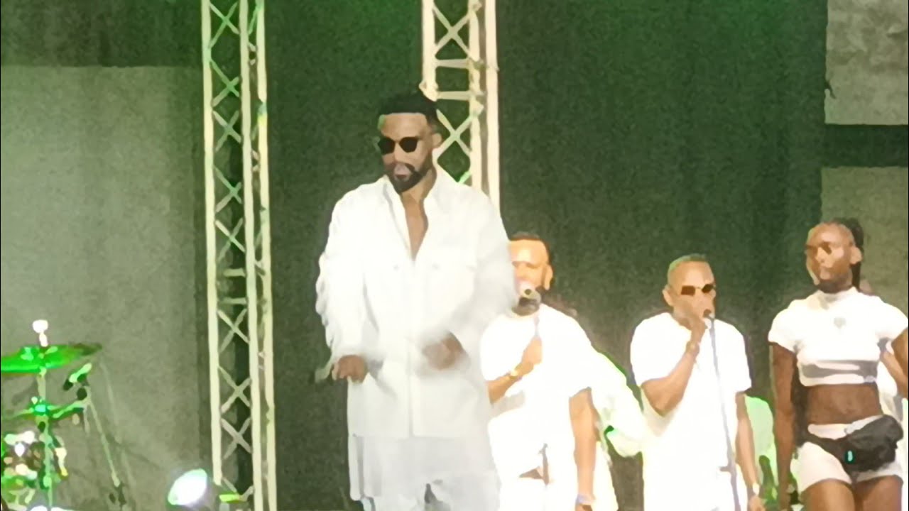 INTÉGRALITÉ CONCERT DE FALLY IPUPA AU STADE MUNICIPAL DE BANDALUNGWA PLEIN À CRAQUER FALLY OZA FIN