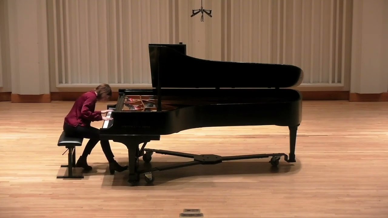 Alexandra Balog pianist plays Chopin Nocturne in C minor Op. 48 No. 1