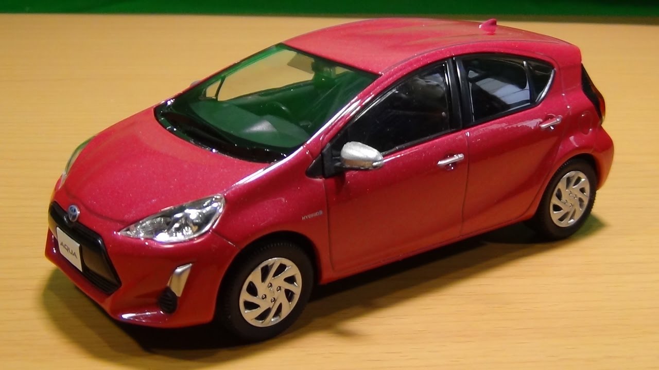 非売品 販売店色見本ミニカー トヨタ アクア