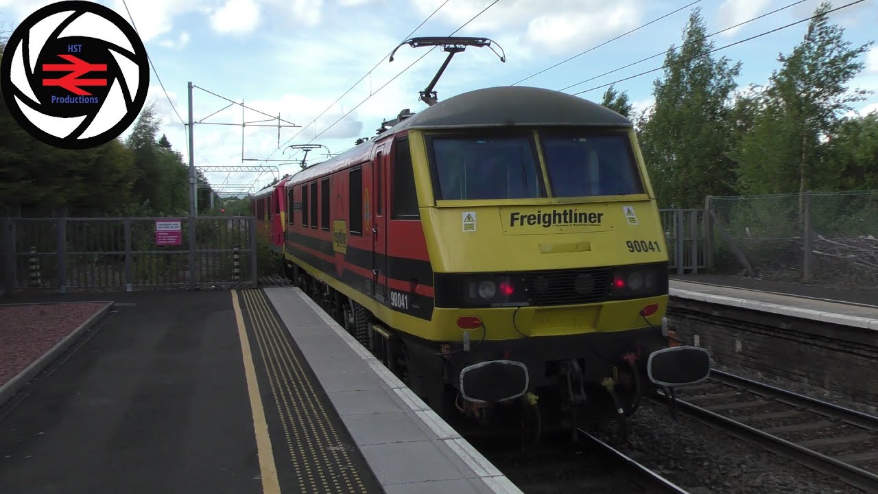 Trains at Coatbridge Central (AL, MCL) - 28/05/2025