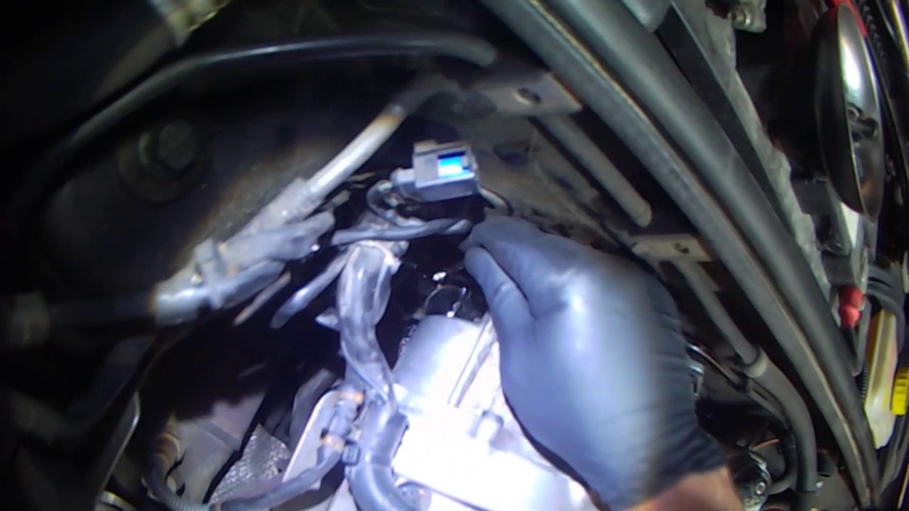 Audi B7: 2.0LT Vacuum Pump removal