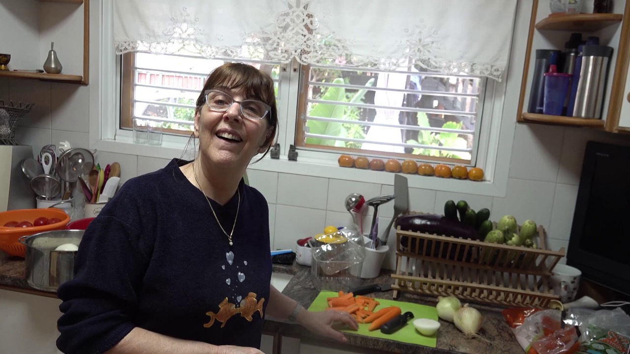 הכנת גפילטע פיש חריף בנוסח סבתא מרים לסדר פסח 2020