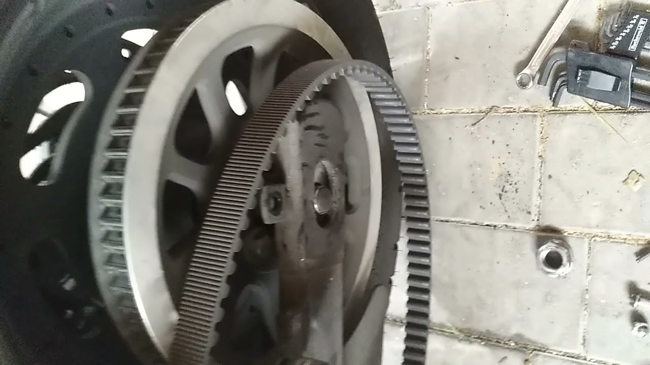 Hinterrad beim Harley Davidson Fat Bob ausbauen / einbauen