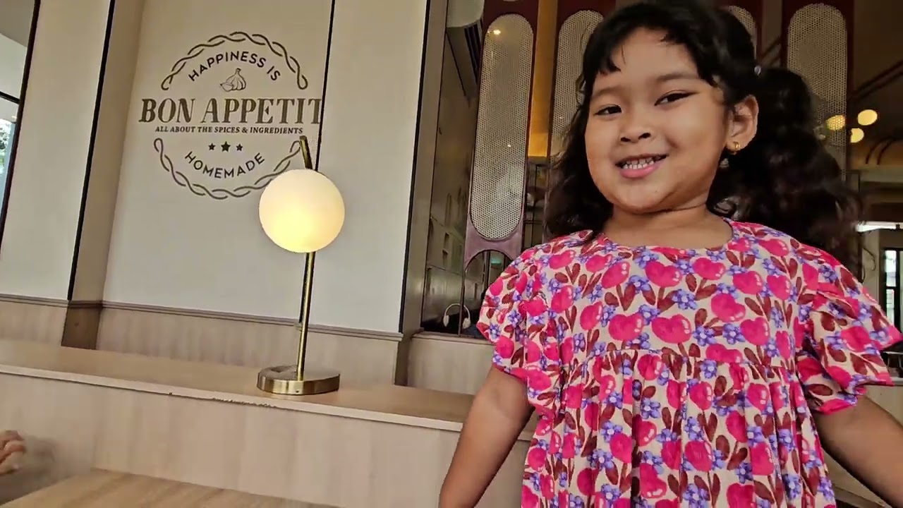 Makan di Solaria Rawamangun