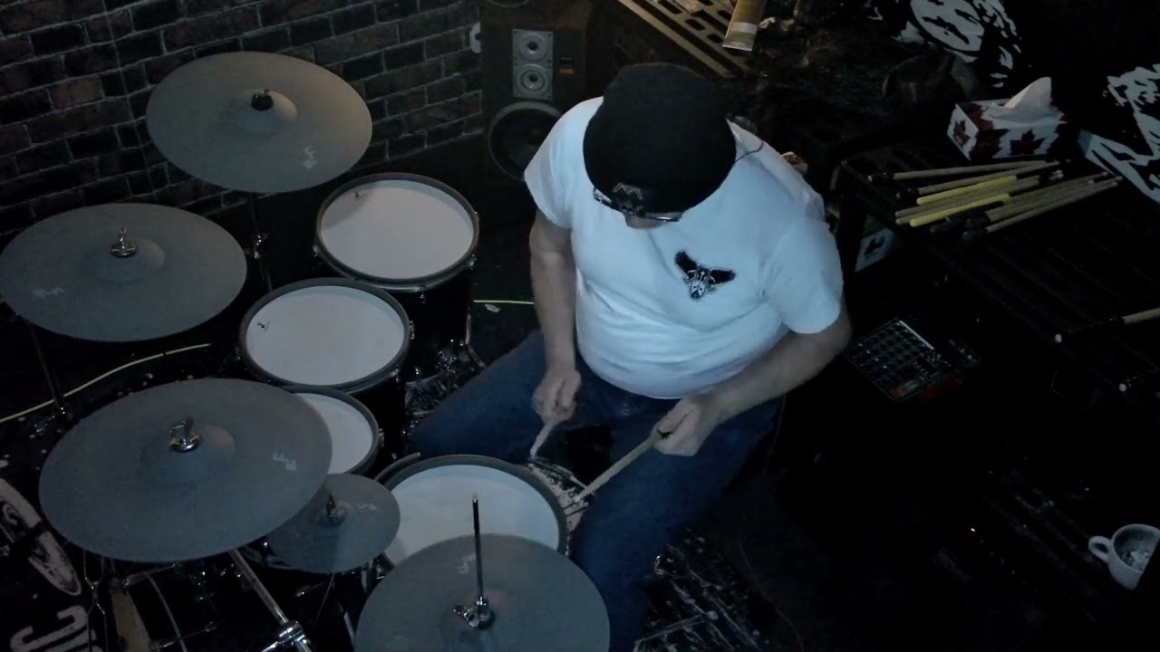 EAGLES  - HOTEL CALIFORNIADrum COVER)