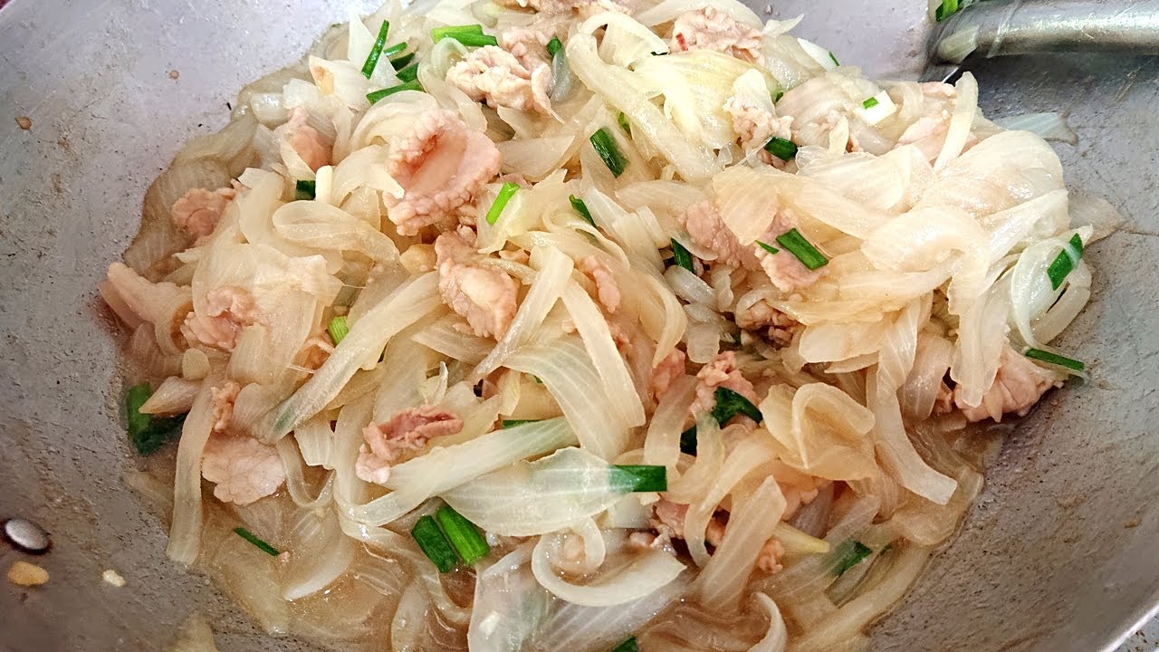 របៀបឆាខ្ទឹមបារាំងសាច់ជ្រូក,ឆាខ្ទឹមបារាំងសាច់ជ្រូក,How to cook pork with onion food khmer