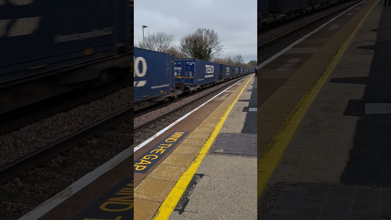 14.00 66425 from Daventry Drs Tesco to Doncaster Iport