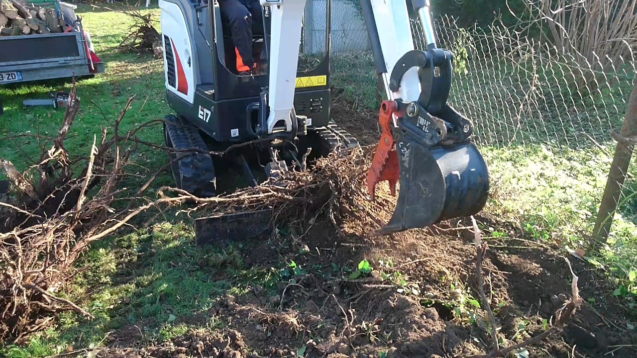 Bobcat E17