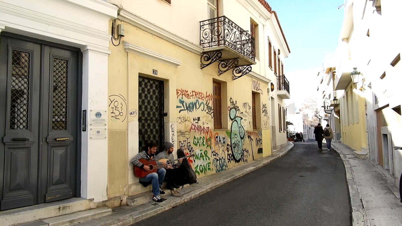 Traditional Greek Music - Urban Scene - Plaka, Athens, December 20, 2016