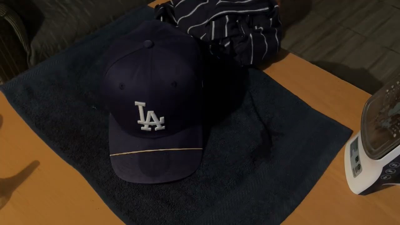 Así se plancha, una gorra con cosas que tenemos en casa ￼