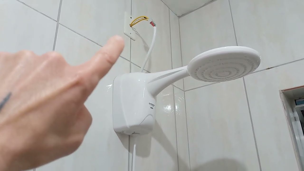 Fame Granducha 7.000 Watts Eletr&ocirc;nica - Resumo - Troca Temperatura Gira F&aacute;cil - Chuveiro