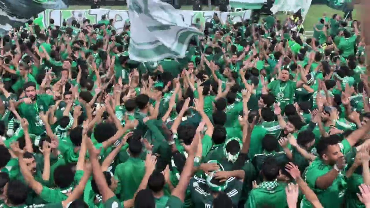 نشيد وطرب وحماس مدرج الملكي امام الاتفاق 4 - 0
