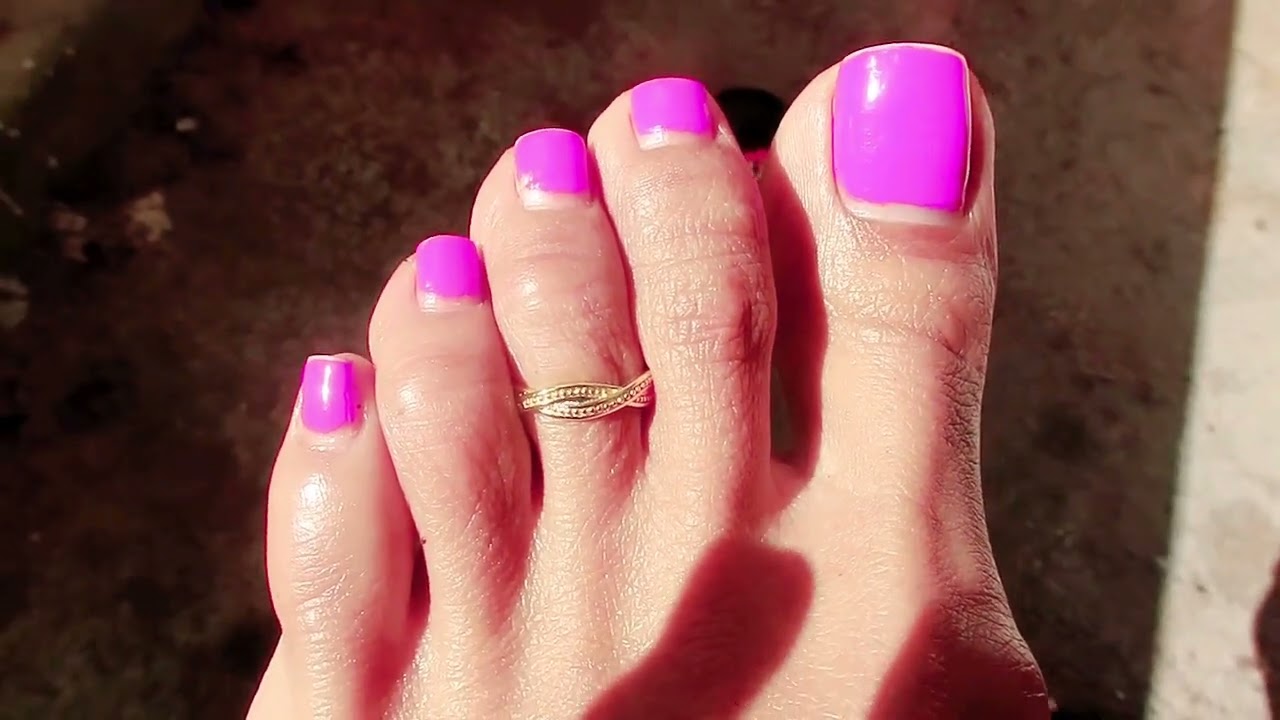 Toes fetish