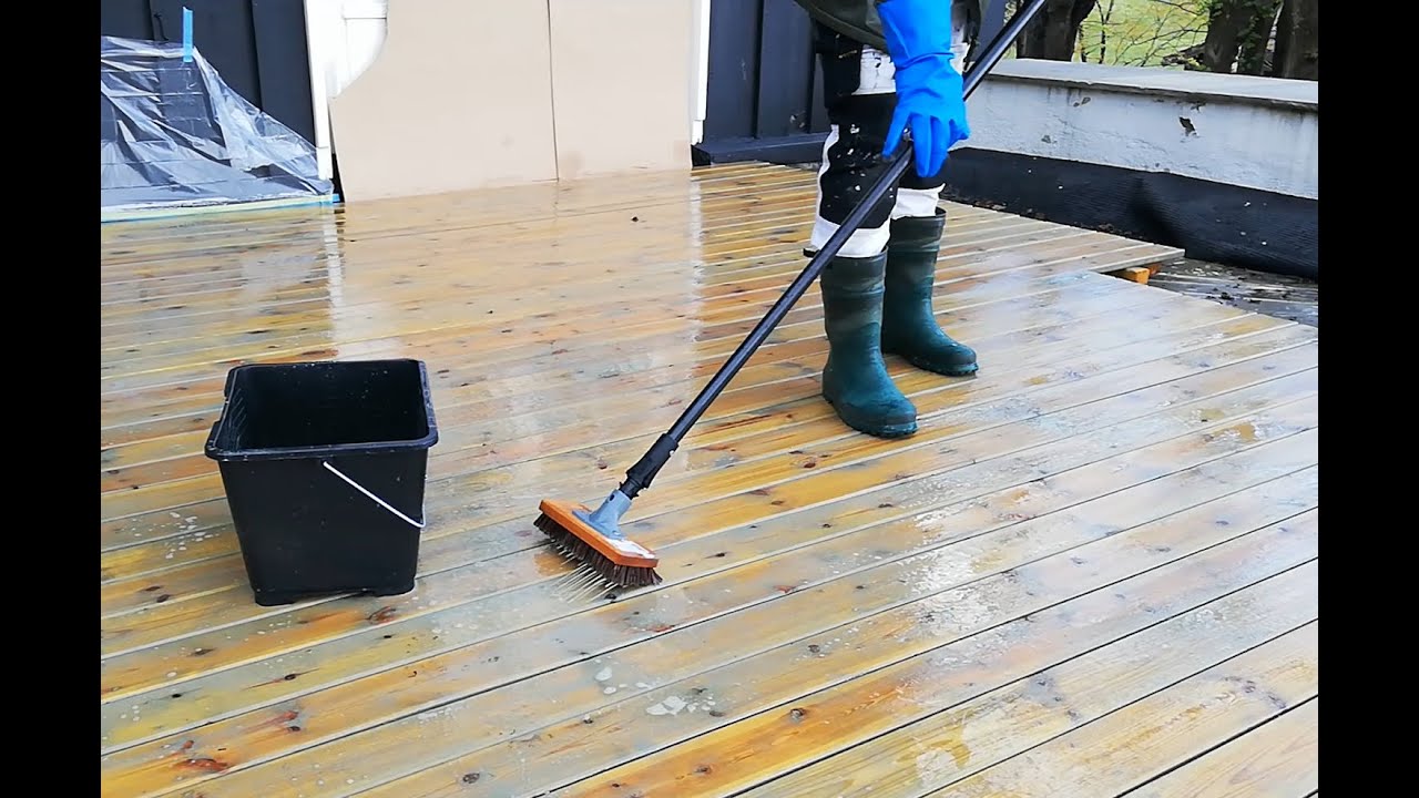 Ny farge på terrassen   fjern gammel beis
