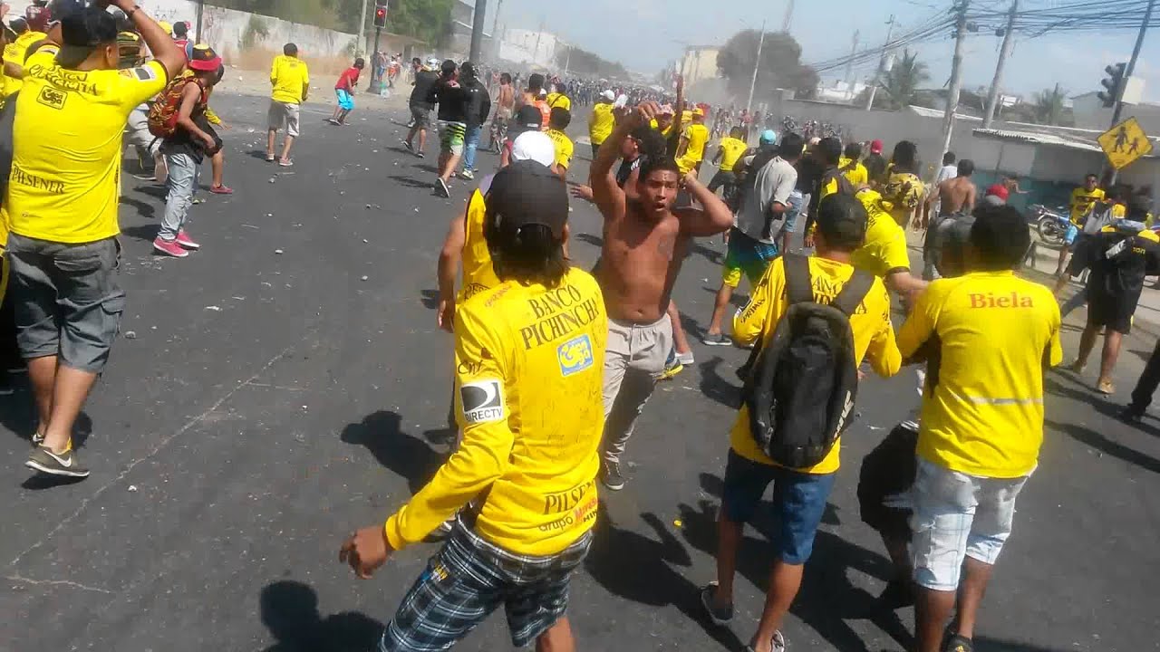 SUR OSCURA CORRIENDO A LOS CAGONES A DOMICILIO