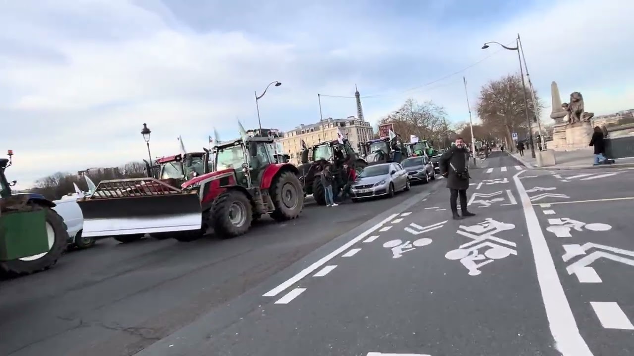 Agriculteurs : près de 350 tracteurs à l’Assemblée nationale (13/01/2026)