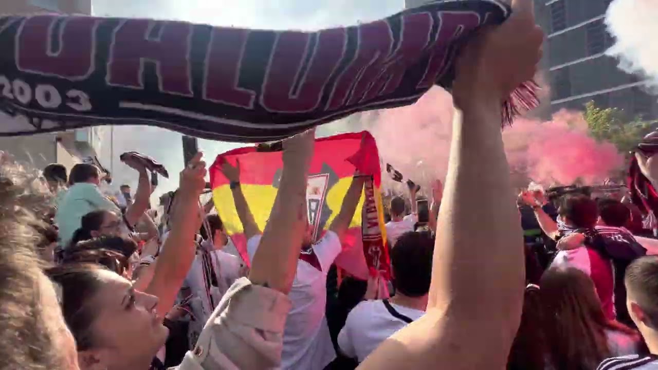 Recibimiento afición Albacete Balompié contra Levante UD - PlayOffs 2023