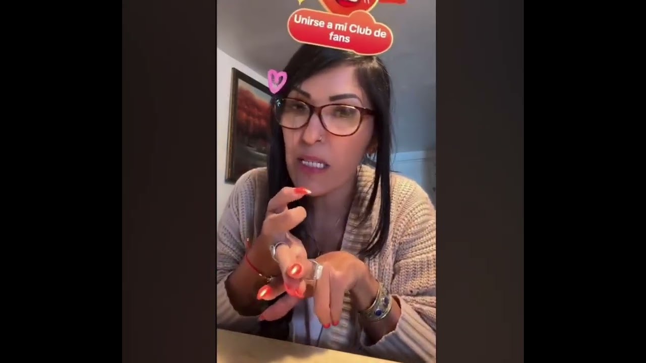 Que triste ayudar a alguien de quien solo esperas agradecimiento, y no sea agradecid@