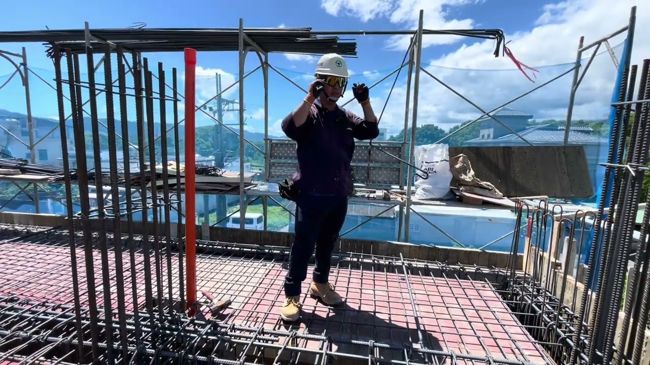 樑上下層主筋撐開筋施作-明富建設主任技師說明