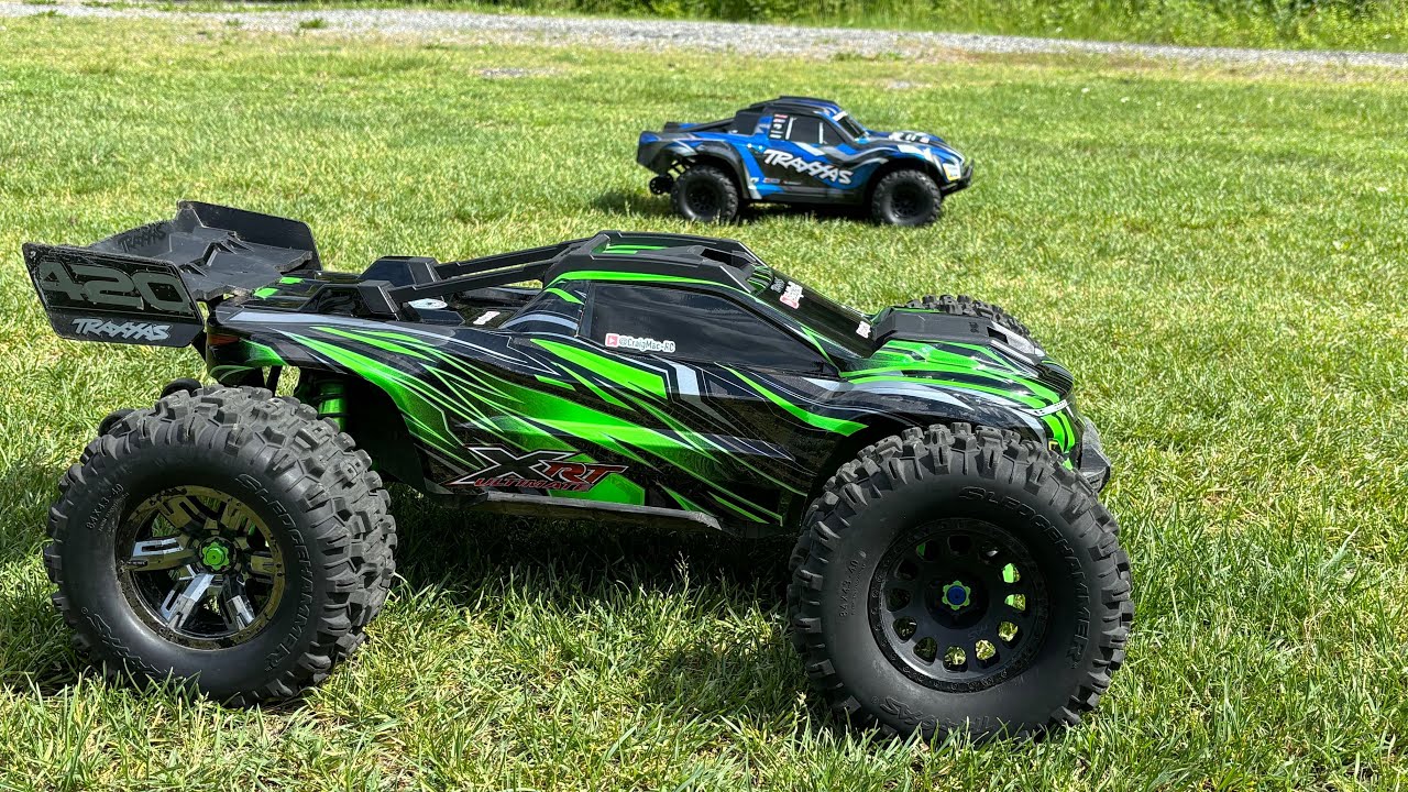 TRAXXAS XRT VS TRAXXAS MAXX SLASH !! FUN BASH !