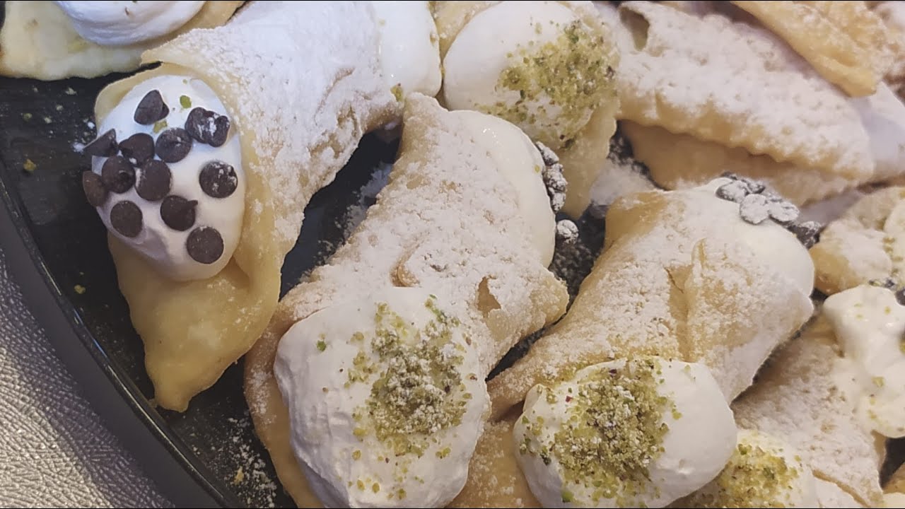 IMPASTO UNICO PER 2 DOLCE DI CARNEVALE  CANNOLI fritti E CHIACHIER