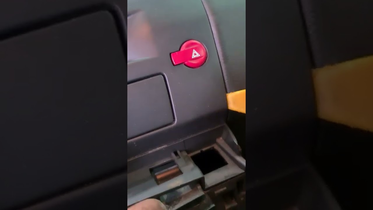 Como troca computador de bordo do Citroën C4 Pallas 2011.