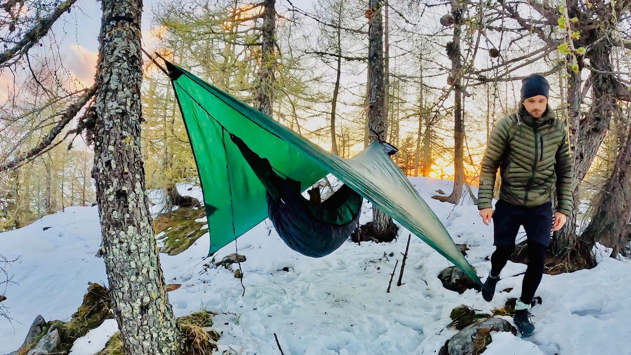 Schlafen in der H&auml;ngematte - Schnee und feuchte Socken.