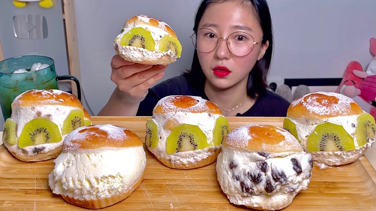 마리토쪼 이탈리안 크림빵 럼베리 키위 바나나 마리토쪼 디저트 먹방 Dessert Mukbang
