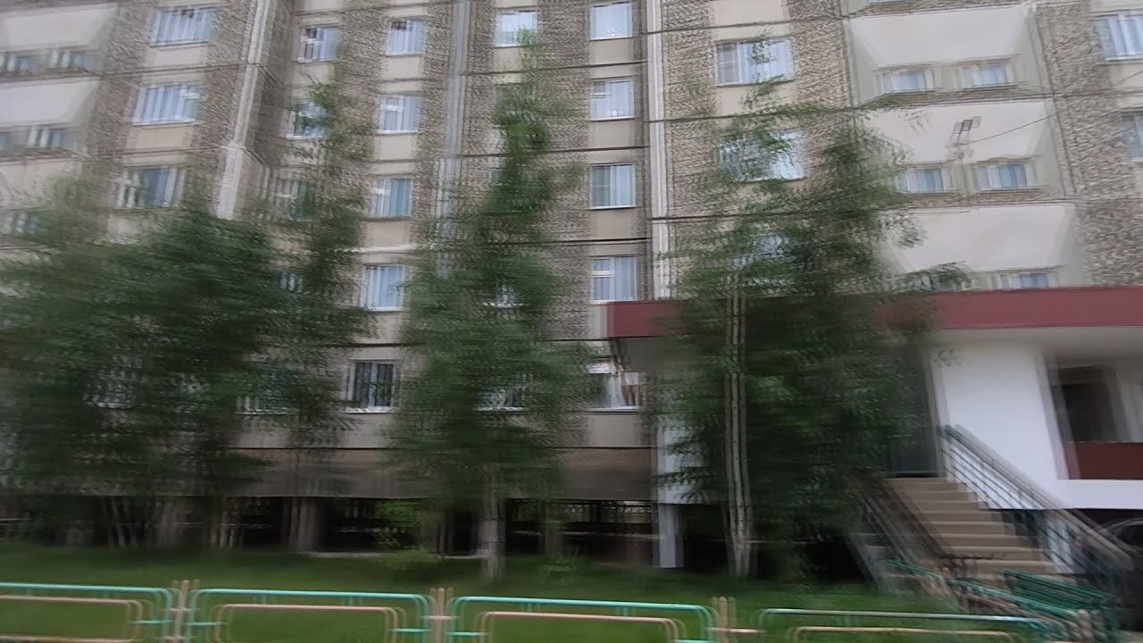 Якутия Мирный, жителям города можно позавидовать-ухоженные дворы, детские площадки удивляют чистотой