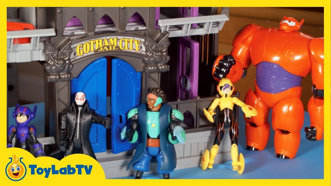 Batman & Big Hero 6 Superheroes Toys Escape the Gotham City Jail Playset in Toy Story for Kids