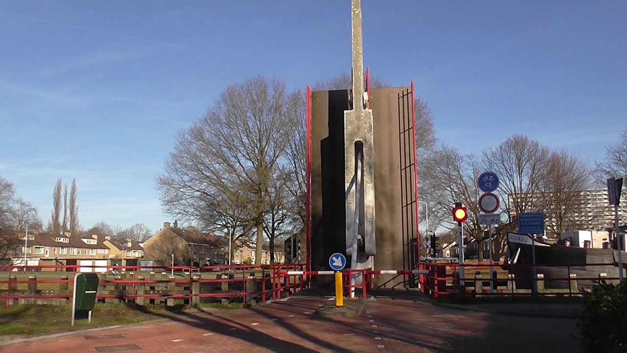 Brugopening Brug Waalstraat Tilburg Ophaalbrug Drawbridge/ Pont Levis/ Klappbrücke