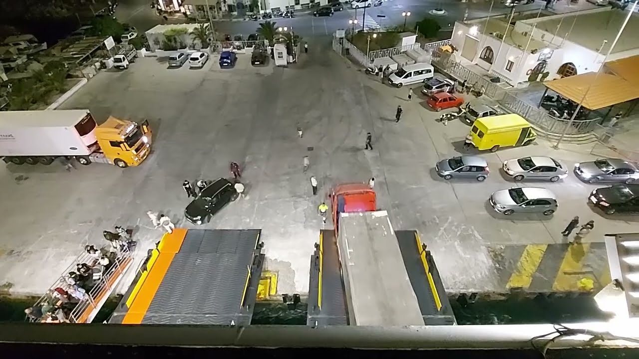 Πάτμος: Μεταμεσονύχτια αναχώρηση του Blue Star 2 με πολύ κόσμο! / Blue Star 2: Departure from Patmos