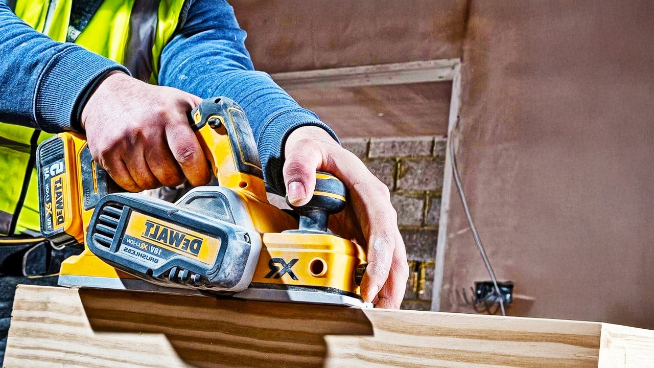 Le Rabot Sans Fil Parfait & Polyvalent : DEWALT DCP580N-XJ | Avis 202