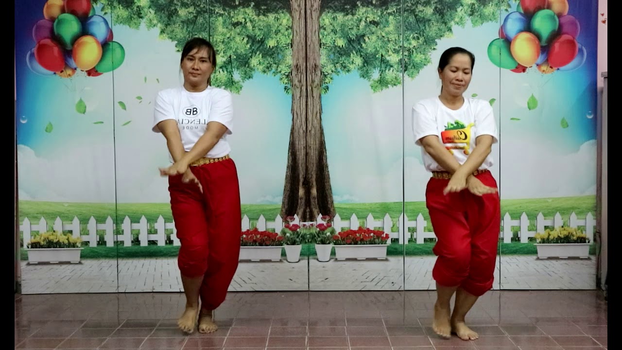 ฮีตสิบสองของดีอีสาน-ท่ารำ รำตามด้านเดียวกับครูได้เลยครับ