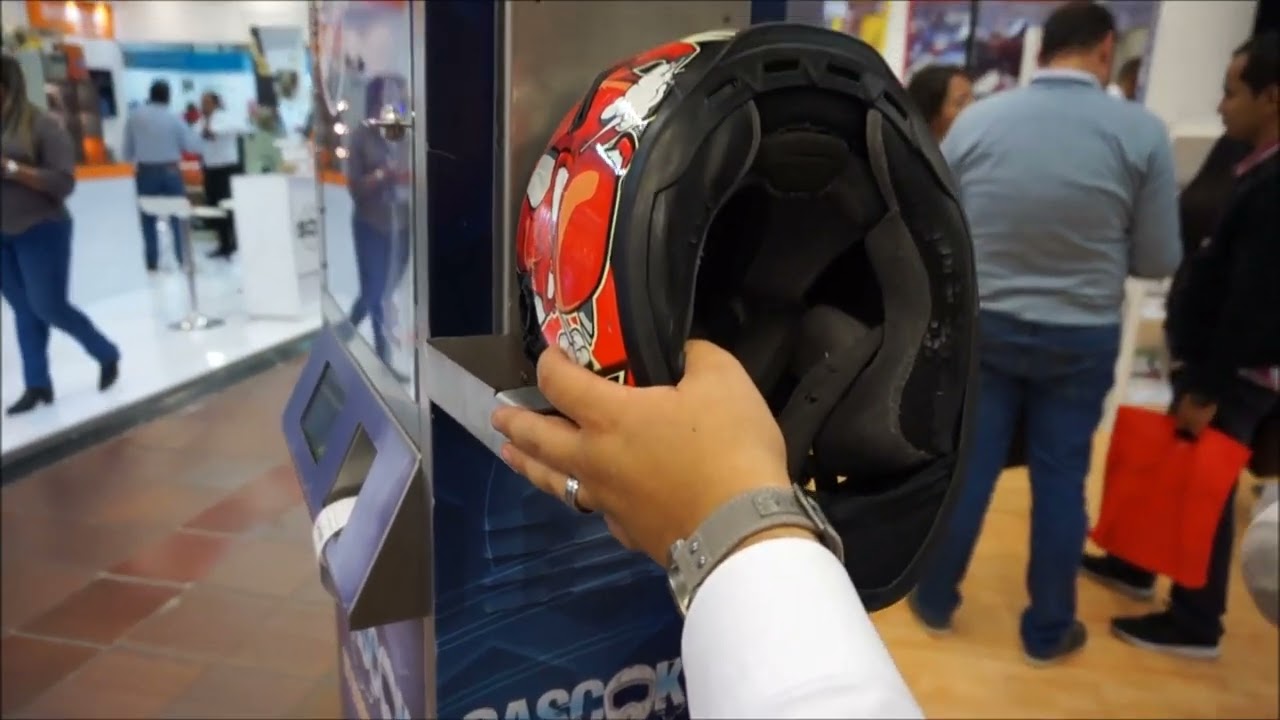 Máquina para aseo de cascos