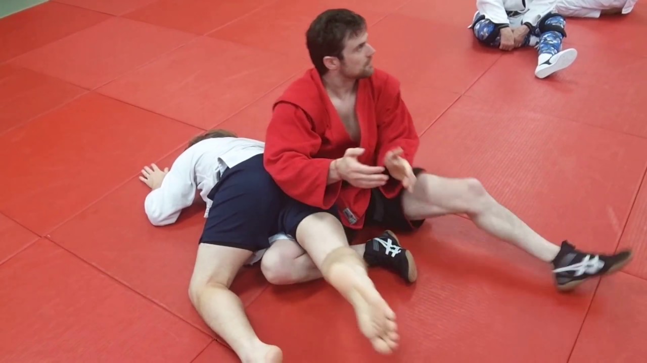 SHORTCLIP SAMBO NEAR LEG BENT LEGLOCK