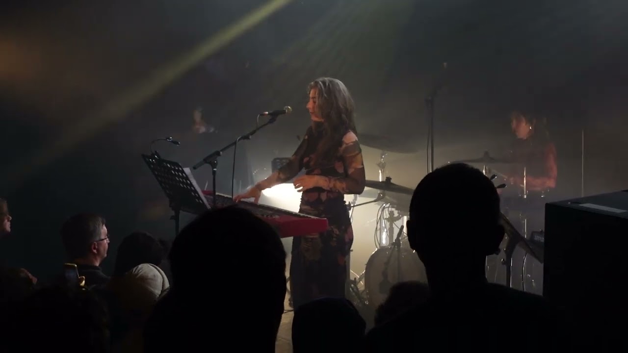 Julia Holter - Silhouette - Live at La Maroquinerie - Paris 2024
