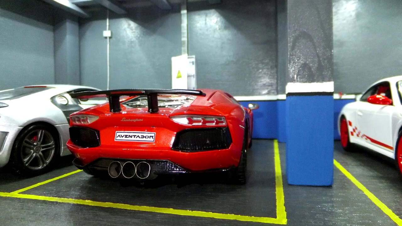 DIORAMA PARKING escala 1 18