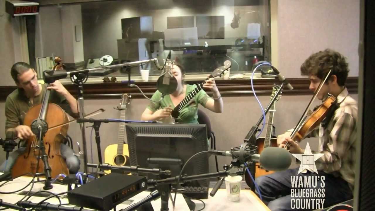 Sarah Jarosz - Annabelle Lee [Live at WAMU's Bluegrass Country]