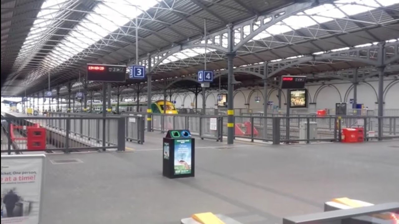 Mark 4 Train arriving at Heuston Station from Cork