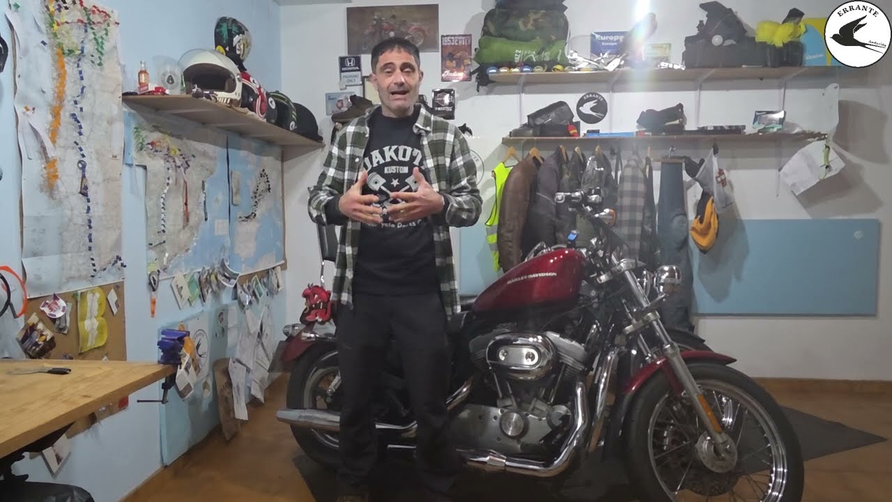 Cambio de amortiguadores traseros en Harley Davidson xl883Low del año 2007, alias Anduriña.