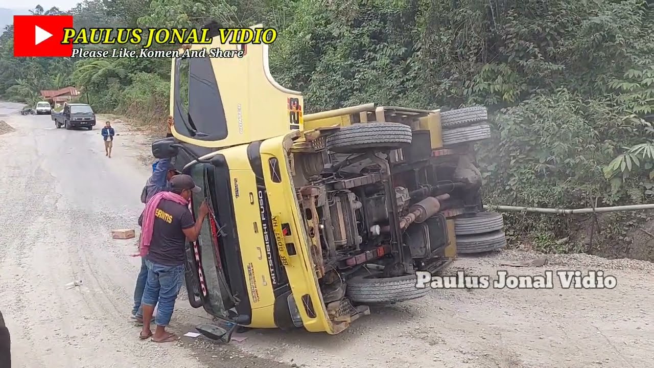 Insiden Paling Buruk || Akibat Patah As Roda Truck Meluncur Hingga Terbalik Dibatu Jomba