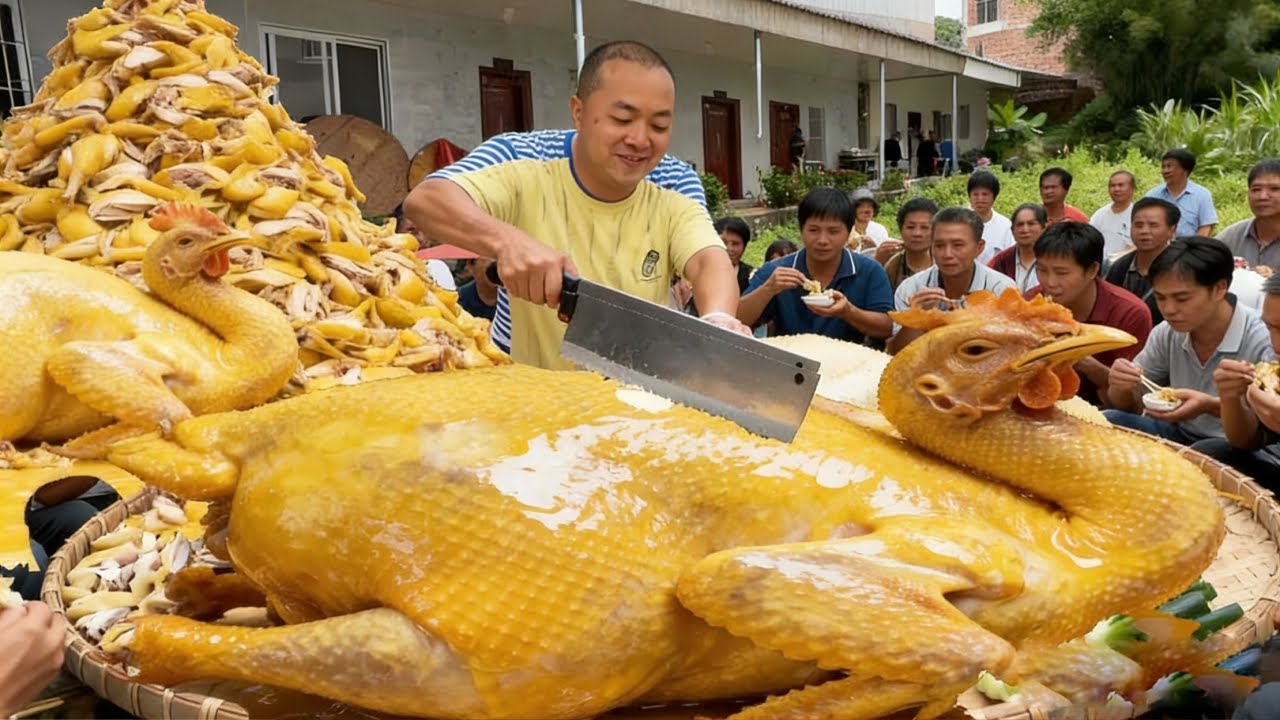 广西南宁路边摊最便宜盐焗鸡，一碗粉半只盐焗鸡只要15元，日销千碗全靠食客疯抢！#麦总去哪吃