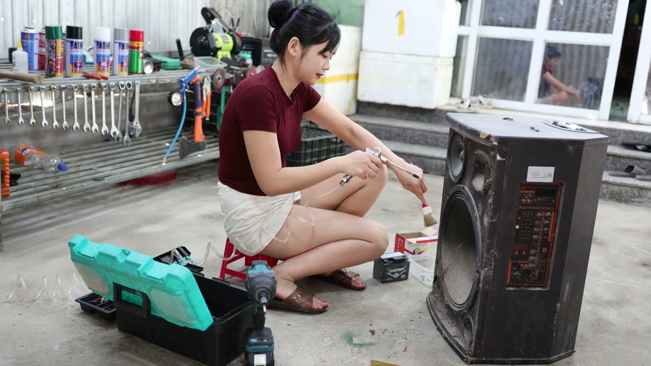Talented 18-Year-Old Girl Repairs And Restores Speaker For Disabled Uncle. Amazing!