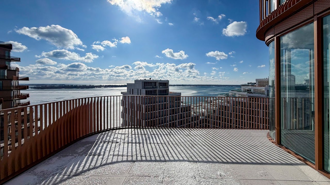 Move In Ready - Toronto Waterfront Aqualuna #LPH22 (155 Merchants' Wharf)