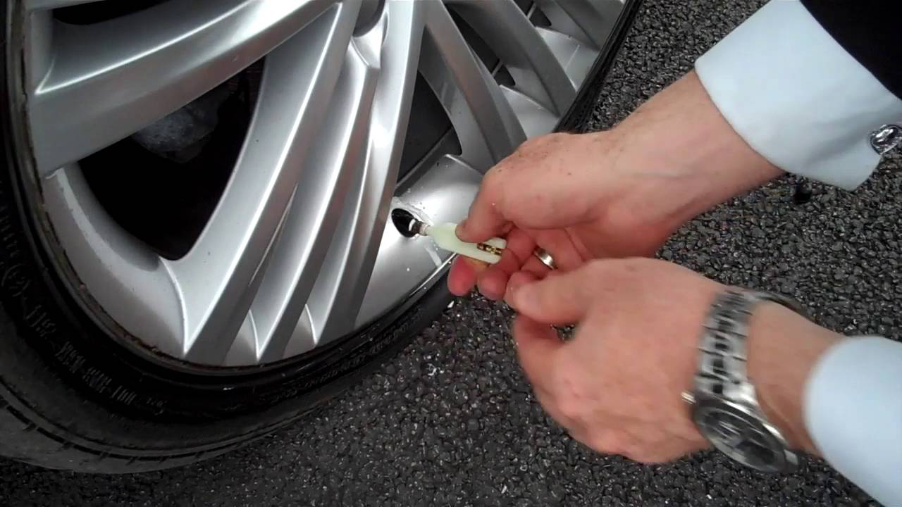 Аварийный ремонт прокола на автомобиле SKODA без запасного колеса