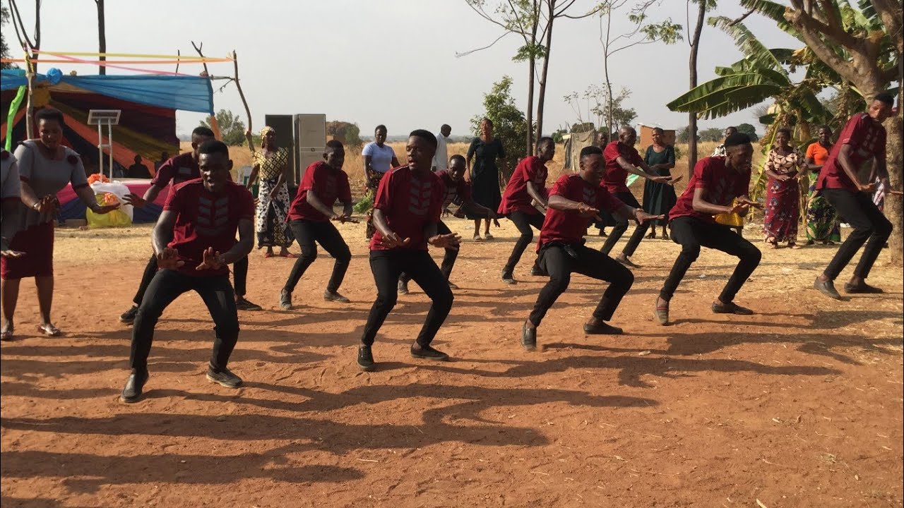 NEGRO CHOIR Wakiwasha moto live katika mkutano mkubwa wa injili.